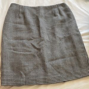 Houndstooth pencil skirt